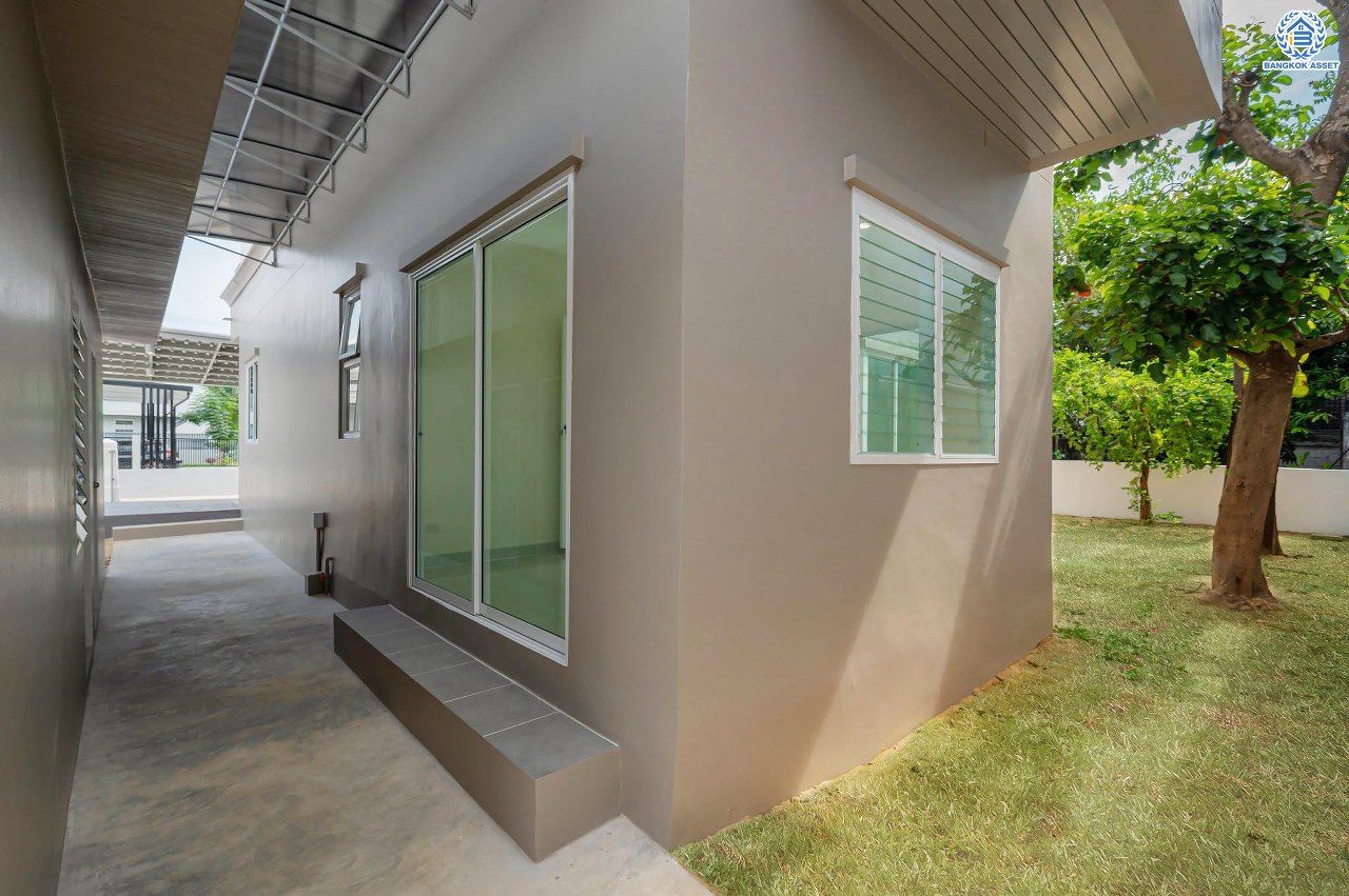 บ้านมือสองตกแต่งใหม่ โครงการ บ้านพิมาน ปิ่นเกล้า-กาญจนาภิเษก เนื้อที่ 103 ตร.ว. ฟังก์ชัน 4 ห้องนอน 3 ห้องน้ำ 1 ห้องอเนกประสงค์ จอดรถได้ 2 คัน บนทำเลเดินทางสะดวก ติดถนนกาญจนาภิเษก เชื่อมต่อหลายเส้นทาง ใกล้ทางด่วน "กาญจนาภิเษก" รถไฟฟ้า "สถานีหลักสอง" และเดอะมอลล์บางแค